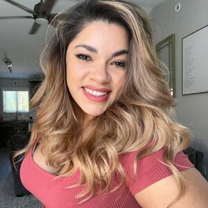 Meet your Posher, Claudia